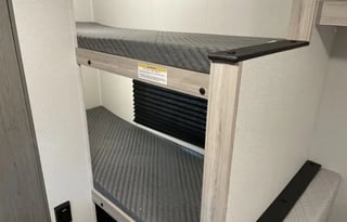 Meet our cozy and adventure-ready 21' Bunkhouse