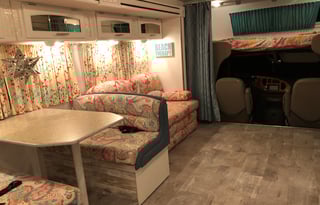"Pearl" Sunny Beach House RV - Families love it!