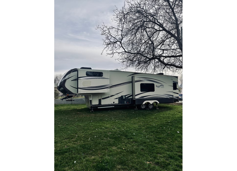 Fifth Wheel rentals in Colville