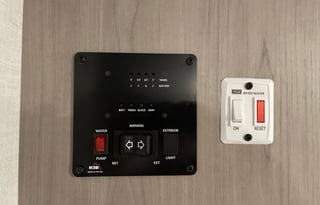 Cute and comfy 2023 Coleman lantern, 17R