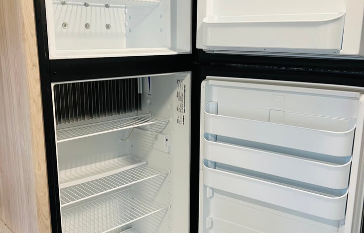 Large refrigerator/ freezer