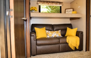 2 Bedroom/2 Bath w tub Luxury Fifth WheelGWTX 2797