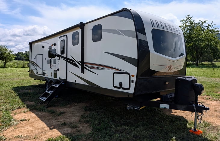 Luxury 35ft Rockwood Ultra Lite! Features dual slides, comfy recliners, private Queen suite with reading nook, full kitchen & outdoor grill setup. Windows throughout. Perfect glamping for up to 3!