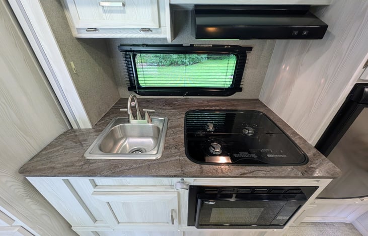 Nice kitchen with ample storage, 2-burner stove, microwave and 2-way fridge.