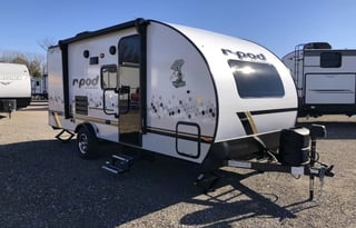 R-POD 193 w/King Size Bed **Delivery Offered**
