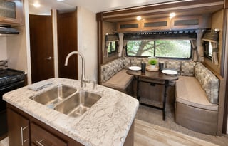 Surveyor 247BH Dog Friendly + Bunkhouse + Island