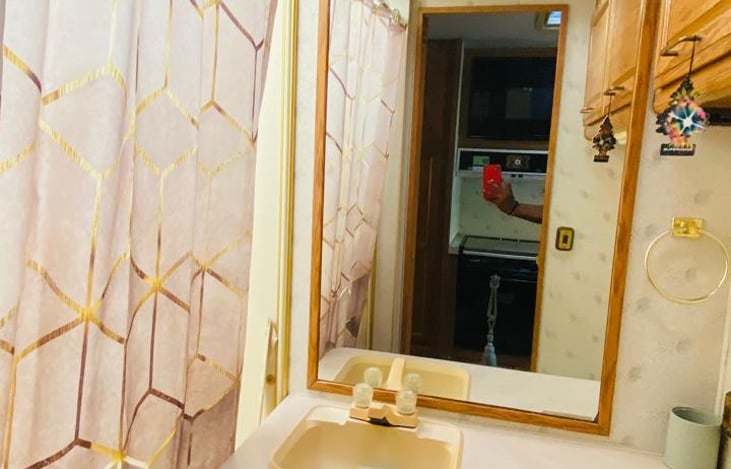 Our Fleetwood Bounder has a Bathtub and shower that work both hot and cold water and a corded showerhead that you can hold.