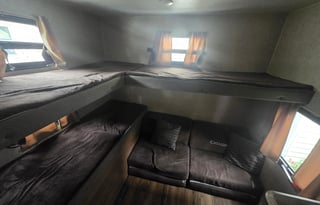 ALL SEASON-2019 Coachmen Legacy Edition Sleeps 10!
