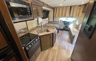 2017 Thor Motor Coach Four Winds 28Z