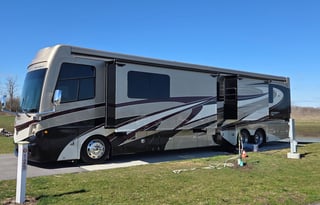 2018 Fleetwood Discovery LXE 44H Diesel TAG Axle