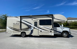2017 Class C Thor Four Winds - WIFI included