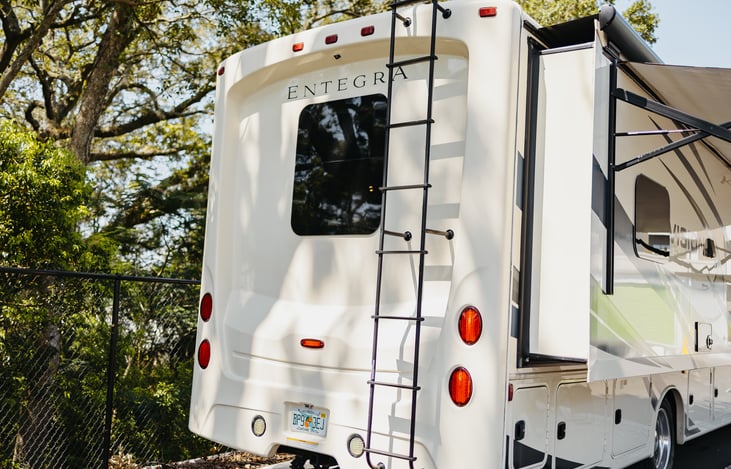Rear ladder access for the roof