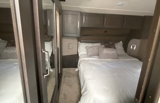 Luxury Camping! Fully Equipped 35ft 5th Wheel!