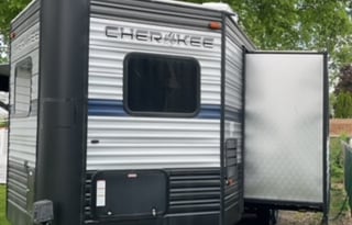 2019 Forest River Cherokee 274VFK Sleeps 6!