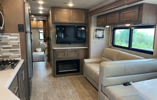 Family Friendly Luxury RV - Sleeps up to 8 Guests