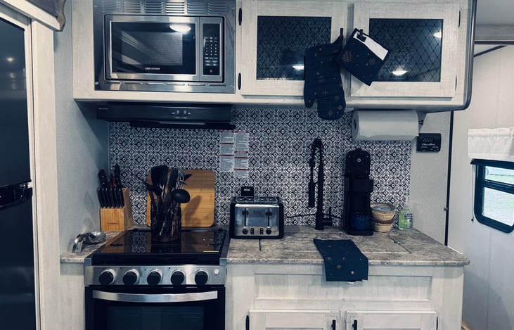 Coffee maker and four slice toaster