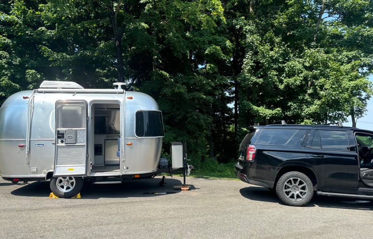 Screen door attaches to locked outer door