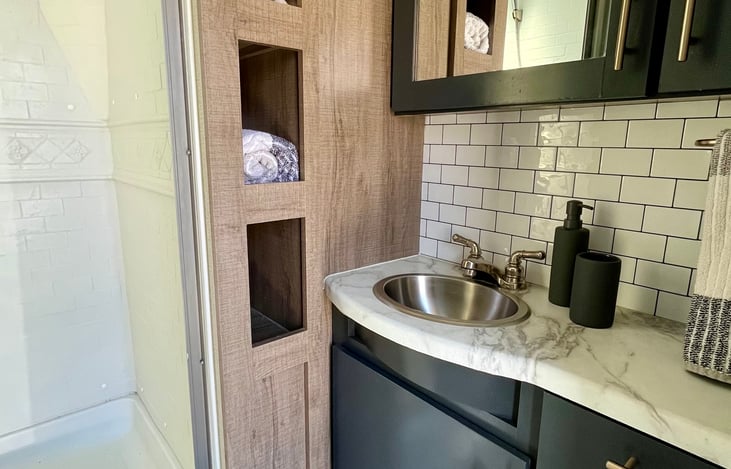 Subway tile decor and full size shower.