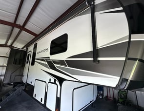Keystone RV Avalanche 378BH