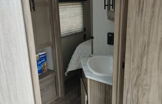 2021 ALPHA WOLF Spacious Living Room