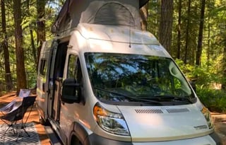 "TravelDodge" 2022 Winnebago Solis 59P