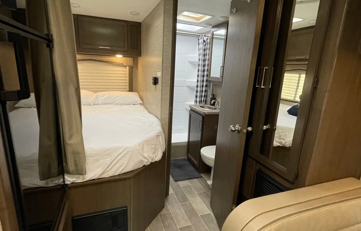 Privacy curtain and easy access to the rear bath.