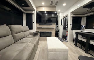 Pet Friendly 2026 Jayco Pinnacle *Delivery Only*