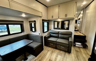 Hollow - 2025 Keystone Arcadia Select 27SBH