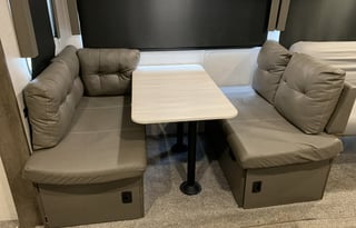 "Kinder" Modern 2 Bedroom Bunkhouse Sleeps 8+
