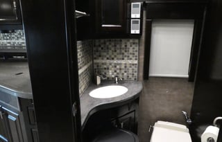 ONE OF THE CLEANEST MOTOR COACHES  OUT THERE