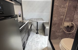 2022 Free Solo | Cozy Lightweight Sleeps 4