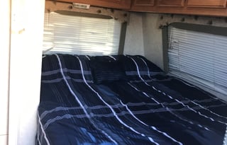 2005 28ft Toy Hauler Large Garage Pets ok free gen