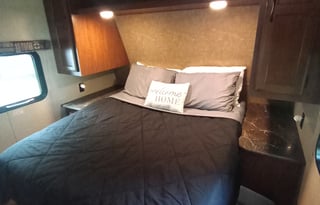 "Sweet Escape" Spacious 10-Person RV