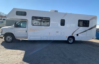 2015 Thor Four Winds Majestic Ultimate Family RV Grizzly6