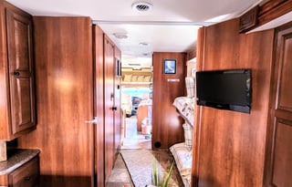 Renovated! "Lucky" the Leprechaun *Sleeps 10*