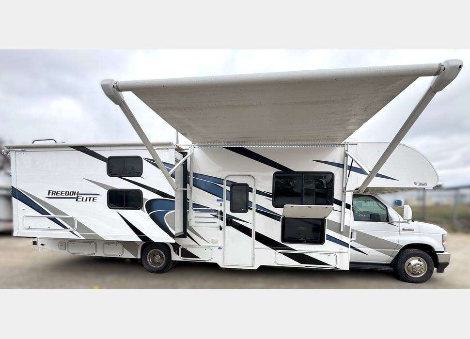 Class C Motor Home rentals in COMMERCIAL POINT