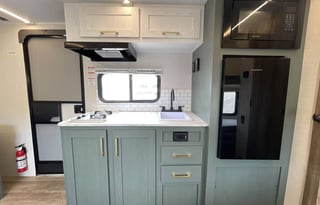 BRAND NEW 2025 Eddie Bauer 17BH-L - Sleeps 5