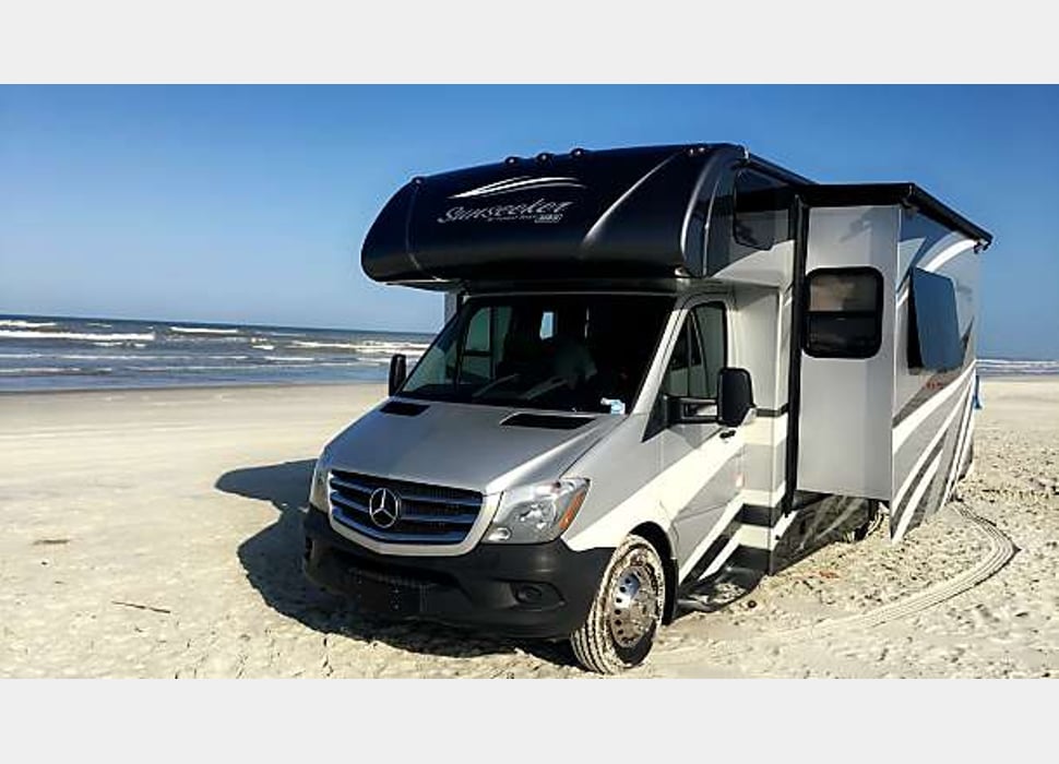 Class C Motor Home rentals in Visalia