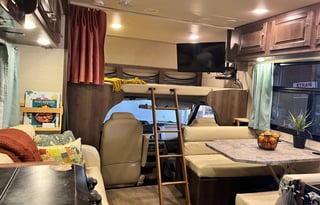 The Queen Bea: Class C 2018 Jayco Greyhawk 31FS