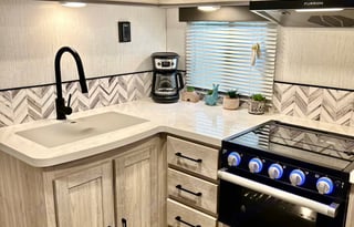 Easy Come, Easy Go RV | 2 Miles From F1 & COTA