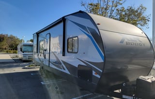 27 FT TOYHAULER WITH ELECTRIC FIREPLACE