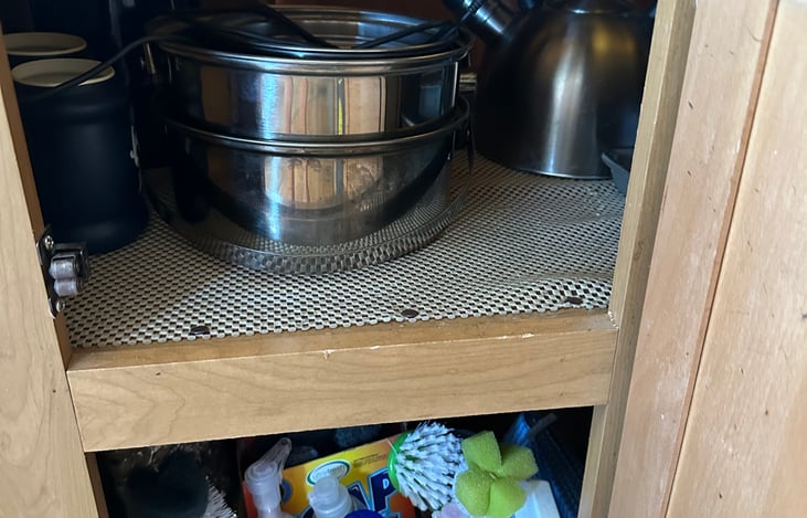 Pots and pans included