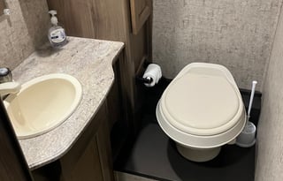 Family RV + Free E-Bike! 2017 Coachmen 27QB