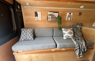 “VANessa” Off-Grid, Pet-Friendly, AC, for 2