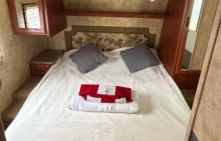 Cozy Family Camper | Sleeps 6 | Delivery Available
