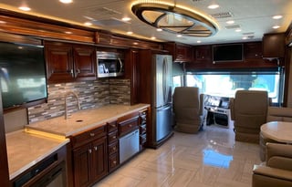 2019 Fleetwood RV Discovery LXE 40G