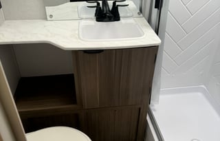 2025 Salem cruise lite - king bed with bunk beds!