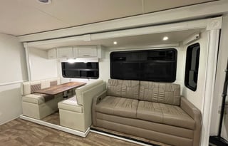Luxury Style - 2016 Forest River Georgetown 364T