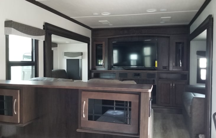 Living room with 3 couches, reclines and a pull-out couch.