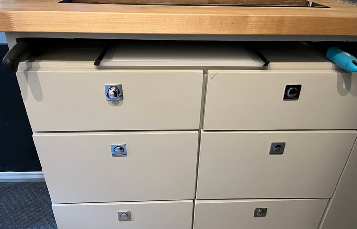 Storage below countertop for Cutting board and knives